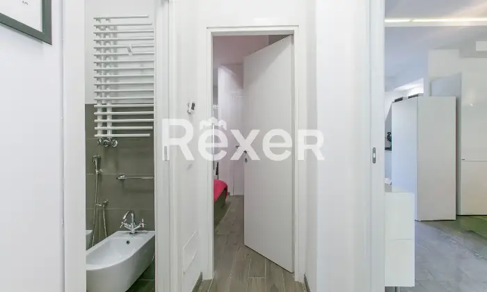 Rexer-Roma-Appartamento-ristrutturato-con-terrazzo-e-posto-auto-Altro