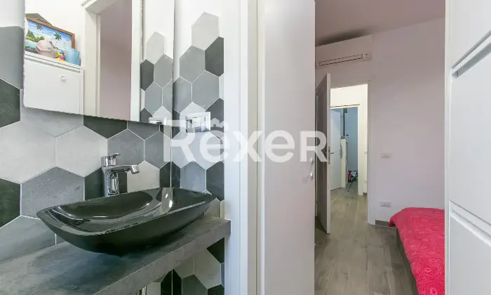 Rexer-Roma-Appartamento-ristrutturato-con-terrazzo-e-posto-auto-Altro