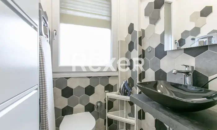Rexer-Roma-Appartamento-ristrutturato-con-terrazzo-e-posto-auto-Altro