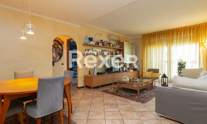 Rexer-Bergamo-Ampio-quadrilocale-con-box-e-tre-balconi-Altro
