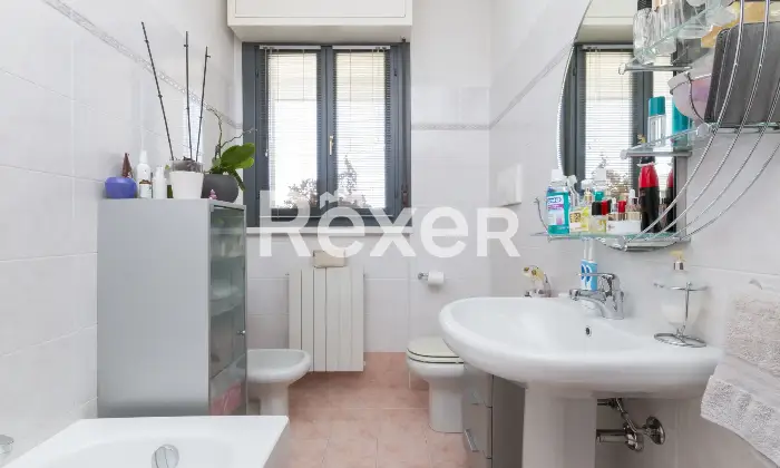 Rexer-Bergamo-Ampio-quadrilocale-con-box-e-tre-balconi-Altro