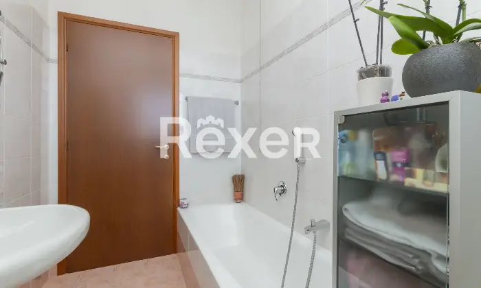 Rexer-Bergamo-Ampio-quadrilocale-con-box-e-tre-balconi-Altro