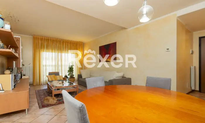 Rexer-Bergamo-Ampio-quadrilocale-con-box-e-tre-balconi-Altro
