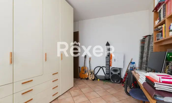 Rexer-Bergamo-Ampio-quadrilocale-con-box-e-tre-balconi-Altro