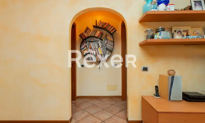 Rexer-Bergamo-Ampio-quadrilocale-con-box-e-tre-balconi-Altro