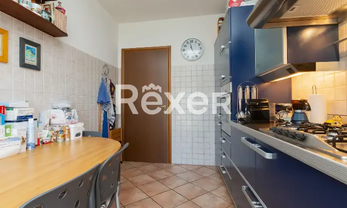 Rexer-Bergamo-Ampio-quadrilocale-con-box-e-tre-balconi-Altro