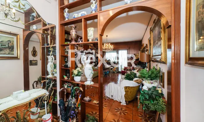 Rexer-Roma-Appartamento-piano-alto-con-box-auto-Altro