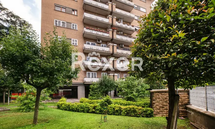 Rexer-Roma-Appartamento-piano-alto-con-box-auto-Altro