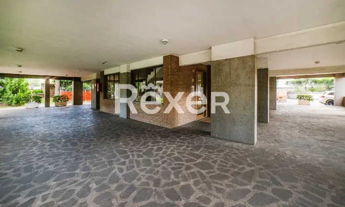 Rexer-Roma-Appartamento-piano-alto-con-box-auto-Altro