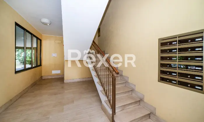 Rexer-Roma-Appartamento-piano-alto-con-box-auto-Altro