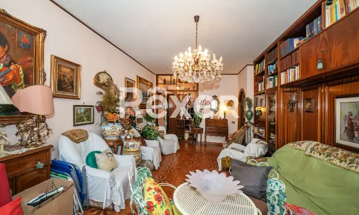 Rexer-Roma-Appartamento-piano-alto-con-box-auto-Altro