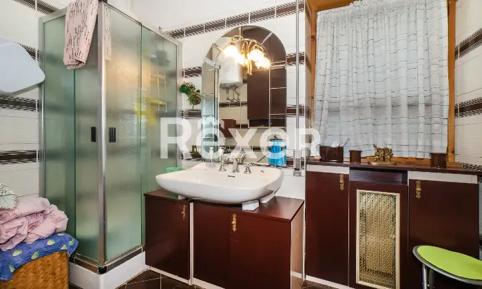 Rexer-Roma-Appartamento-piano-alto-con-box-auto-Altro