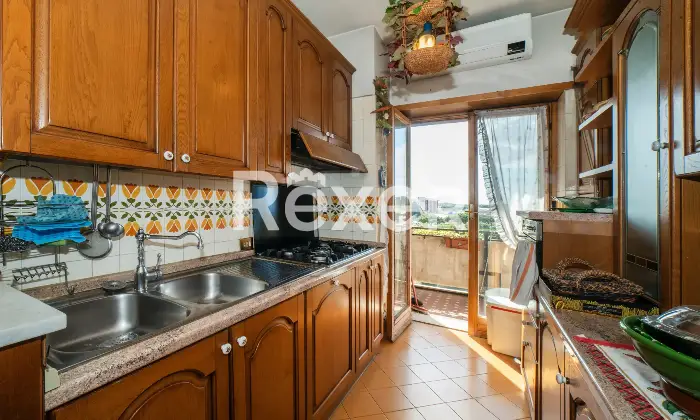 Rexer-Roma-Appartamento-piano-alto-con-box-auto-Altro