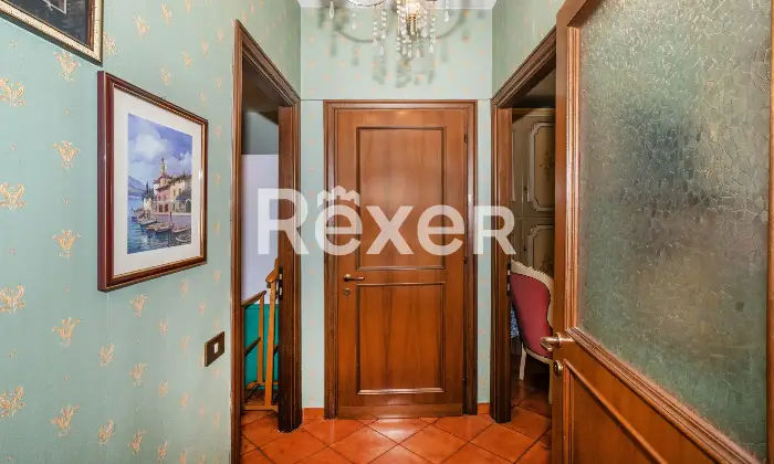 Rexer-Roma-Appartamento-piano-alto-con-box-auto-Altro