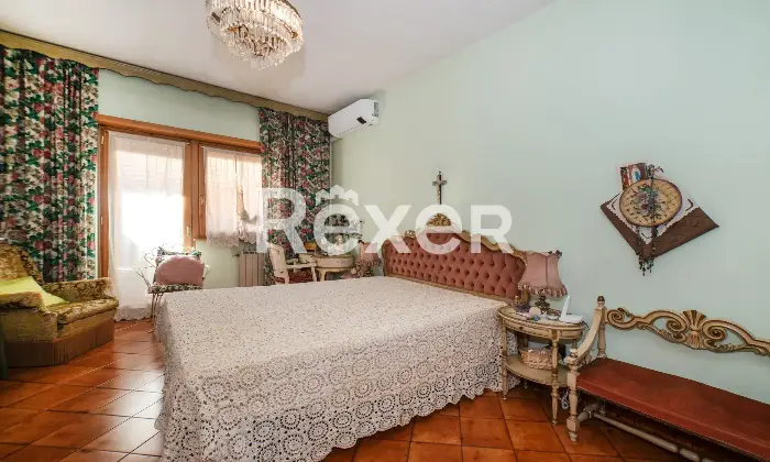 Rexer-Roma-Appartamento-piano-alto-con-box-auto-Altro