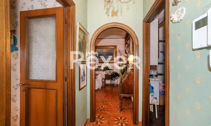 Rexer-Roma-Appartamento-piano-alto-con-box-auto-Altro