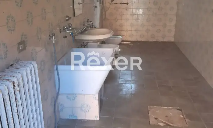 Rexer-Borgo-Virgilio-BIFAMILIARE-DI-AMPIA-METRATURA-DA-RISTRUTTURARE-Bagno
