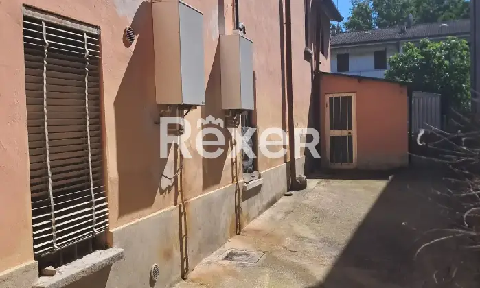 Rexer-Borgo-Virgilio-BIFAMILIARE-DI-AMPIA-METRATURA-DA-RISTRUTTURARE-Esterno