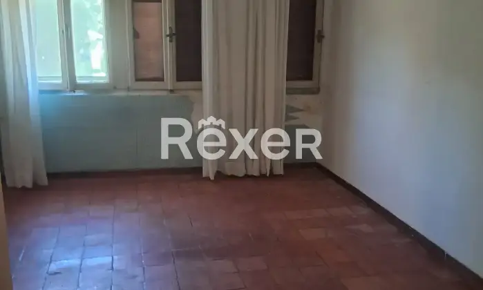Rexer-Borgo-Virgilio-BIFAMILIARE-DI-AMPIA-METRATURA-DA-RISTRUTTURARE-Camera