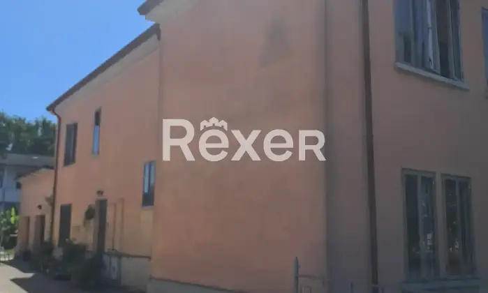 Rexer-Borgo-Virgilio-BIFAMILIARE-DI-AMPIA-METRATURA-DA-RISTRUTTURARE-Esterno