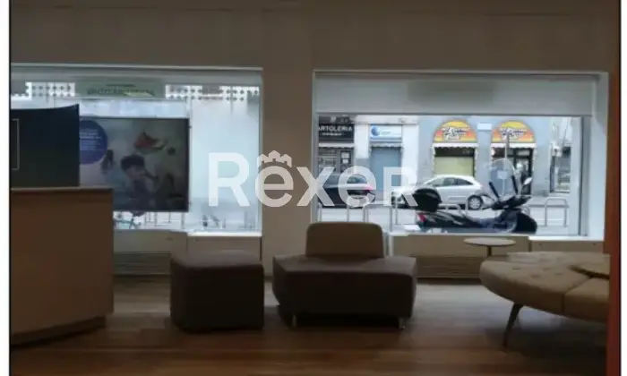 Rexer-Milano-Ex-filiale-bancaria-in-stabile-misto-residenziale-e-commerciale-Altro