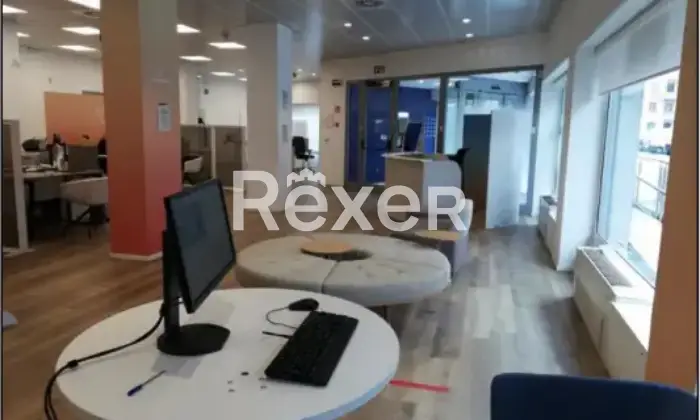 Rexer-Milano-Ex-filiale-bancaria-in-stabile-misto-residenziale-e-commerciale-Altro