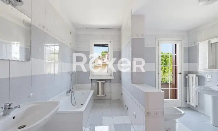 Rexer-Monticello-Conte-Otto-ELEGANTE-VILLA-SINGOLA-Bagno