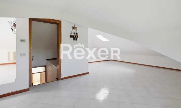 Rexer-Monticello-Conte-Otto-ELEGANTE-VILLA-SINGOLA-Mansarda