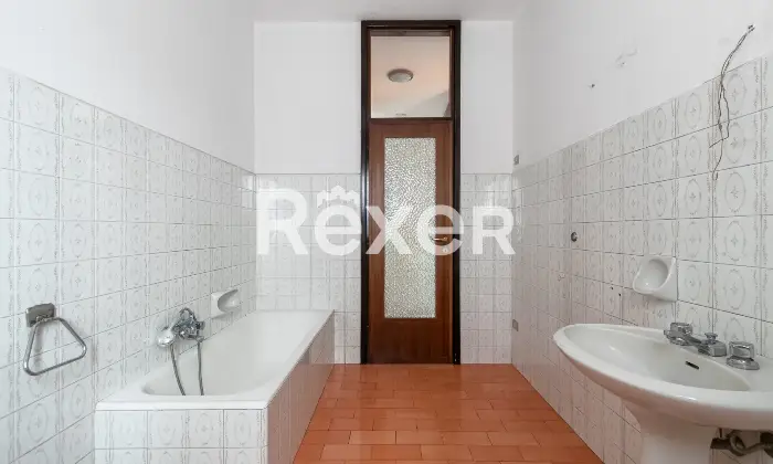 Rexer-Abbiategrasso-Zona-Primavera-Cassolnovo-villa-singola-con-appartamenti-taverna-box-e-giardino-Altro