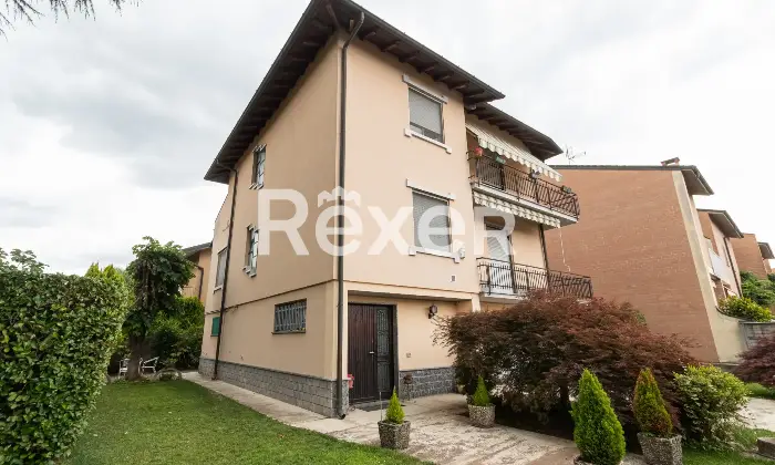Rexer-Abbiategrasso-Zona-Primavera-Cassolnovo-villa-singola-con-appartamenti-taverna-box-e-giardino-Altro