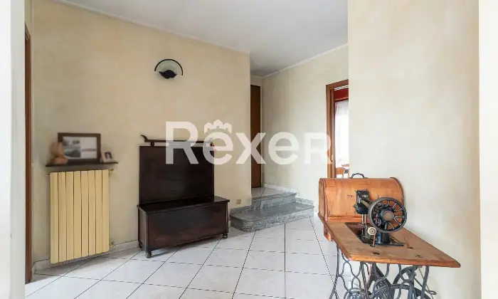 Rexer-Abbiategrasso-Zona-Primavera-Cassolnovo-villa-singola-con-appartamenti-taverna-box-e-giardino-Altro