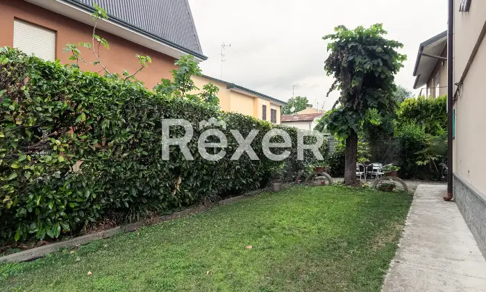 Rexer-Abbiategrasso-Zona-Primavera-Cassolnovo-villa-singola-con-appartamenti-taverna-box-e-giardino-Altro