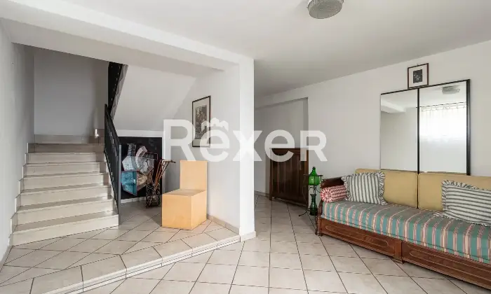 Rexer-Abbiategrasso-Zona-Primavera-Cassolnovo-villa-singola-con-appartamenti-taverna-box-e-giardino-Altro