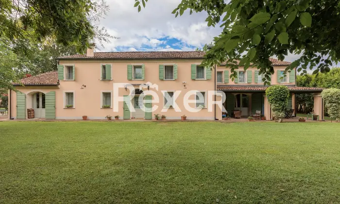 Rexer-Ferrara-Casale-di-Prestigio-con-Piscina-e-Parco-Privato-Altro