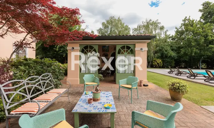 Rexer-Ferrara-Casale-di-Prestigio-con-Piscina-e-Parco-Privato-Altro