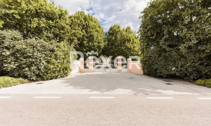 Rexer-Ferrara-Casale-di-Prestigio-con-Piscina-e-Parco-Privato-Altro
