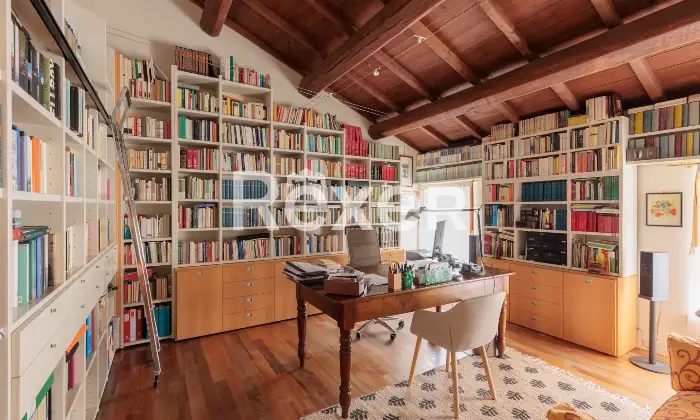 Rexer-Ferrara-Casale-di-Prestigio-con-Piscina-e-Parco-Privato-Altro
