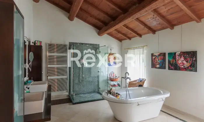Rexer-Ferrara-Casale-di-Prestigio-con-Piscina-e-Parco-Privato-Altro