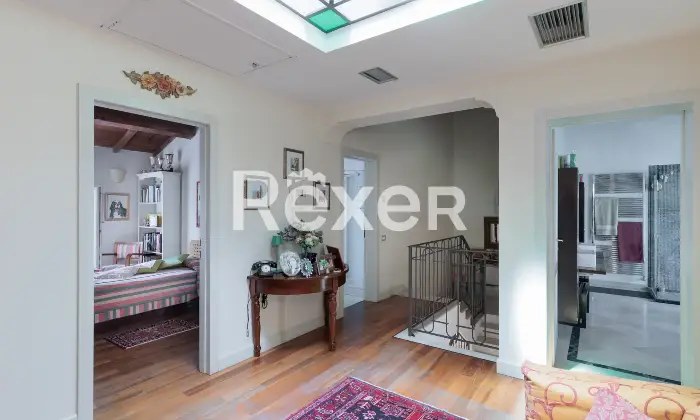 Rexer-Ferrara-Casale-di-Prestigio-con-Piscina-e-Parco-Privato-Altro