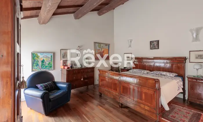 Rexer-Ferrara-Casale-di-Prestigio-con-Piscina-e-Parco-Privato-Altro
