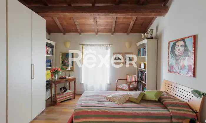 Rexer-Ferrara-Casale-di-Prestigio-con-Piscina-e-Parco-Privato-Altro