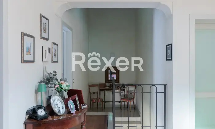 Rexer-Ferrara-Casale-di-Prestigio-con-Piscina-e-Parco-Privato-Altro