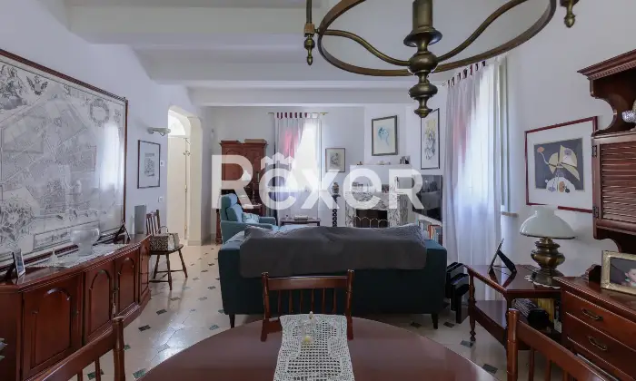 Rexer-Ferrara-Casale-di-Prestigio-con-Piscina-e-Parco-Privato-Altro