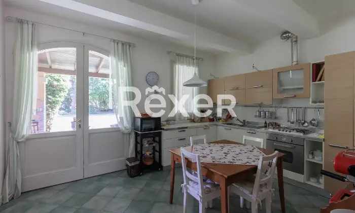 Rexer-Ferrara-Casale-di-Prestigio-con-Piscina-e-Parco-Privato-Altro