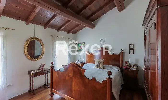 Rexer-Ferrara-Casale-di-Prestigio-con-Piscina-e-Parco-Privato-Altro