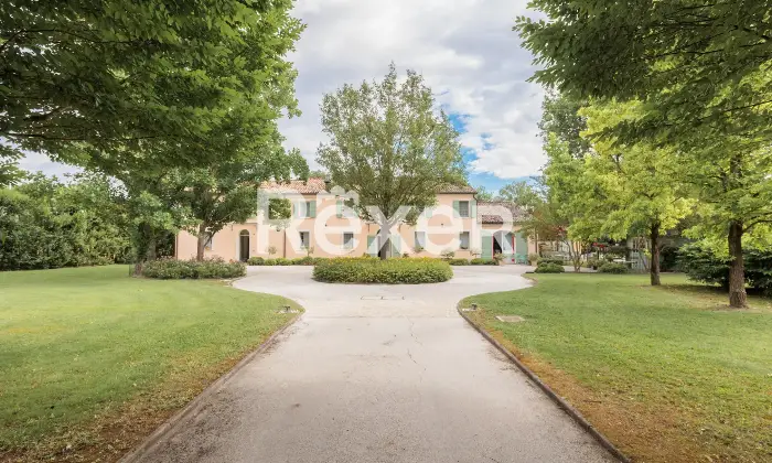 Rexer-Ferrara-Casale-di-Prestigio-con-Piscina-e-Parco-Privato-Altro