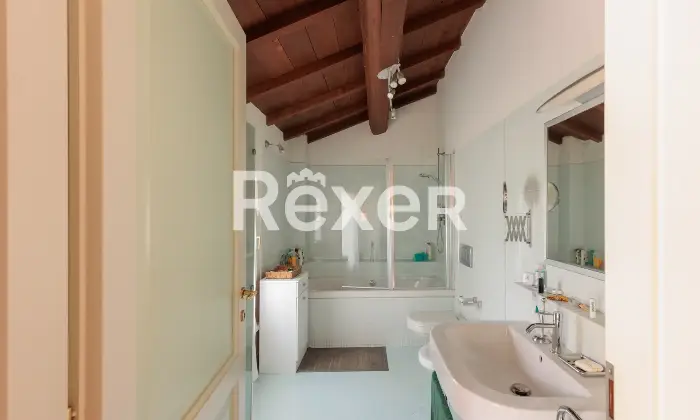 Rexer-Ferrara-Casale-di-Prestigio-con-Piscina-e-Parco-Privato-Altro
