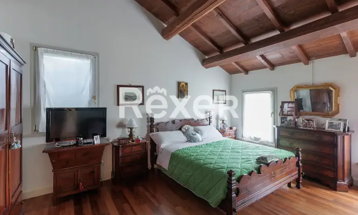 Rexer-Ferrara-Casale-di-Prestigio-con-Piscina-e-Parco-Privato-Altro
