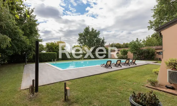 Rexer-Ferrara-Casale-di-Prestigio-con-Piscina-e-Parco-Privato-Altro