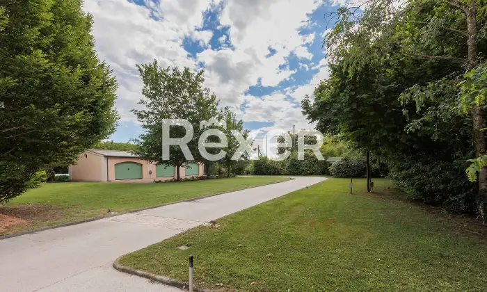 Rexer-Ferrara-Casale-di-Prestigio-con-Piscina-e-Parco-Privato-Altro